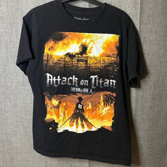 Attack On Titan Shirt Men's Medium Black Crew Neck Anime Graphic Print Tee - Picture 1 of 4